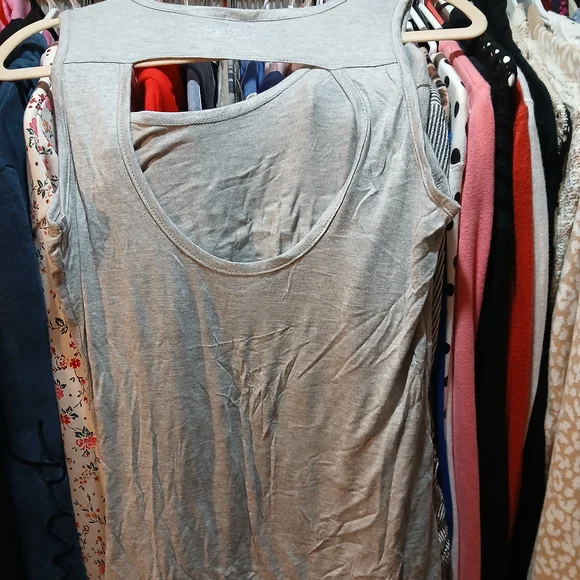 🫶 5 For $30 Fifth Sun Gray Graphic Tank Top - Picture 4 of 4